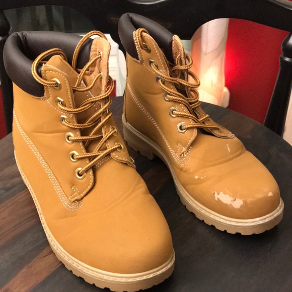 Boots - Picture 2 of 5